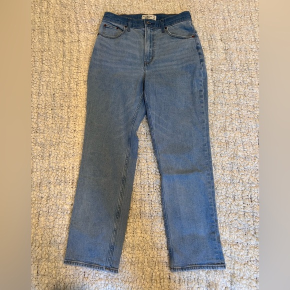 Abercrombie & Fitch Ultra High Rise Ankle Straight Jean - Picture 2 of 5